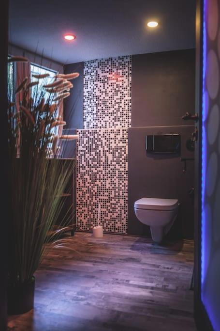 Einzigartige Ferienwohnung Bunt Wie Берлин Экстерьер фото