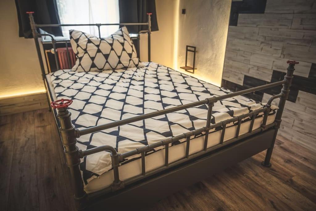 Einzigartige Ferienwohnung Bunt Wie Берлин Экстерьер фото