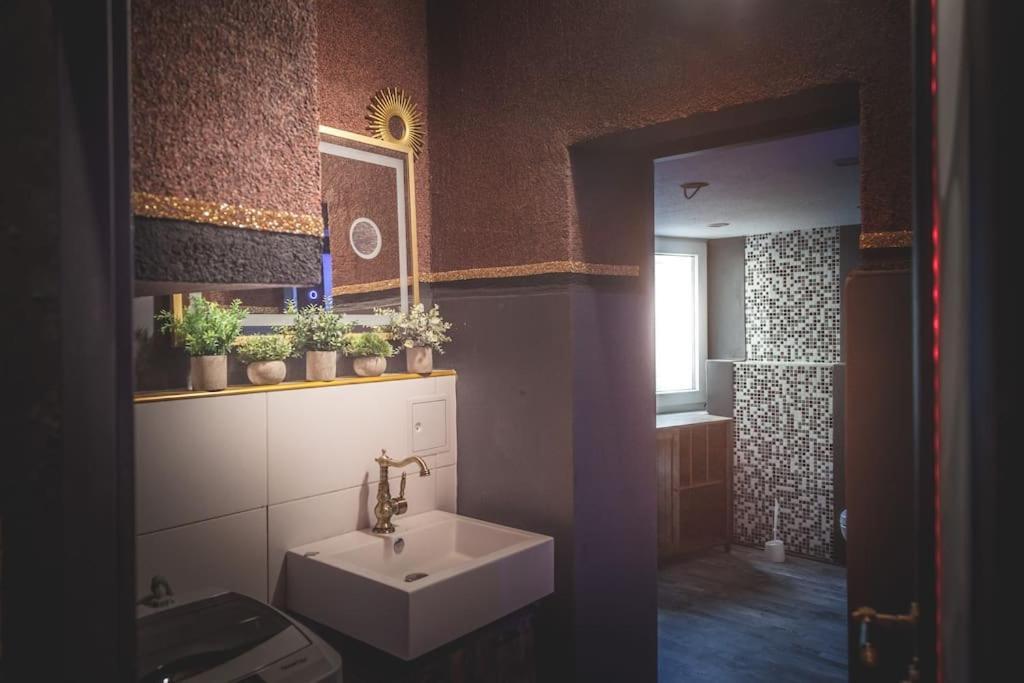 Einzigartige Ferienwohnung Bunt Wie Берлин Экстерьер фото